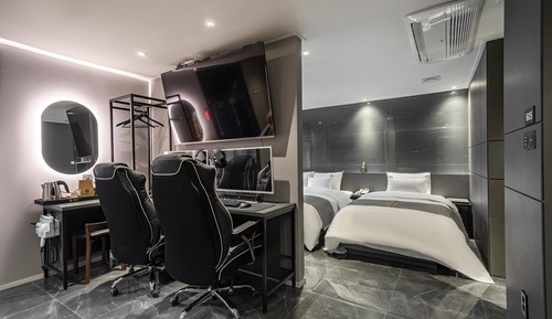 Room (Signature Suite - High specification )