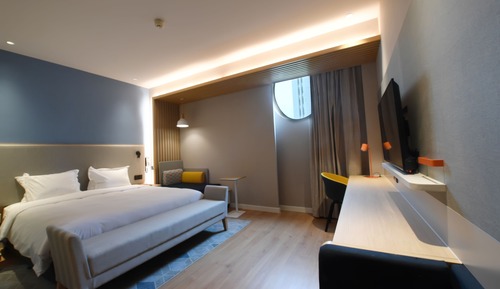 Standard Room, 1 King Bed (Extra Floor Space)