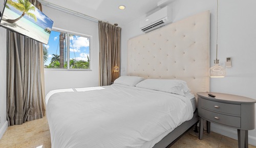 Deluxe Suite, 2 Bedrooms, Garden View