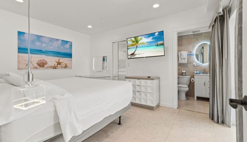 Deluxe Suite, 1 Bedroom, Patio, Bay View