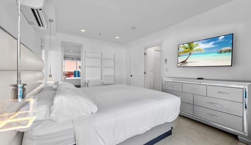 Deluxe Suite, Patio, Partial Sea View