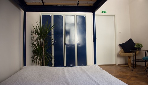 Comfort Shared Dormitory, Women only