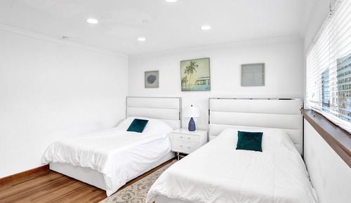 Family Apartment, 5 Bedrooms, Pool Access