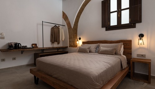 Deluxe Room, 1 Queen Bed, Courtyard View, Ground Floor