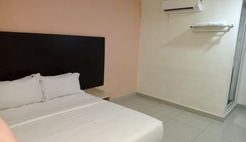 Basic Double Room, 1 Queen Bed