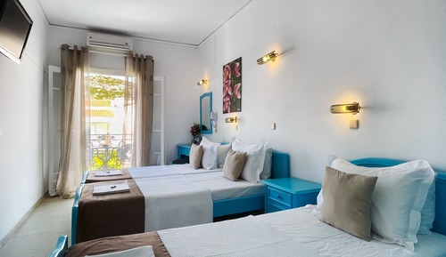 Deluxe Triple Room, Balcony (with Bathtub)