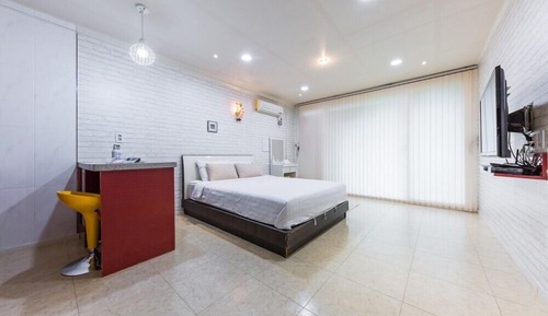 Room (Gray2)