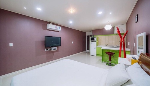 Room (Hue3)
