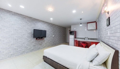 Room (Gray 3)
