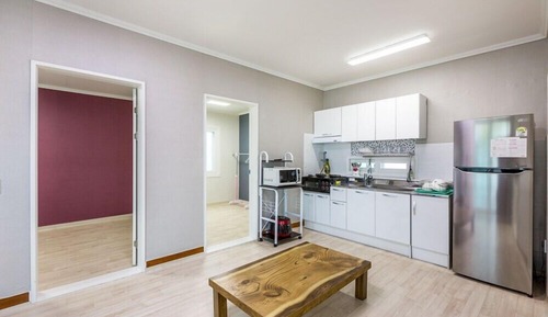 Room (Private)