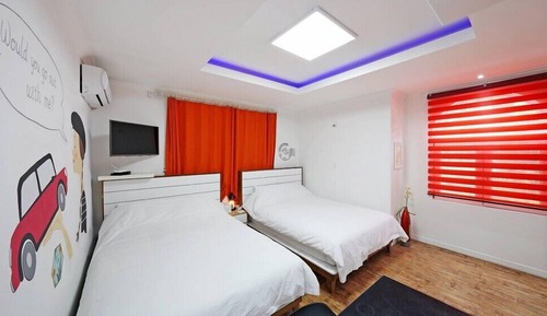 Room (Romantic)