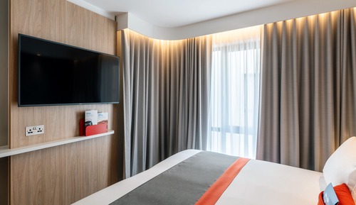 Standard Room, 1 Queen Bed, City View