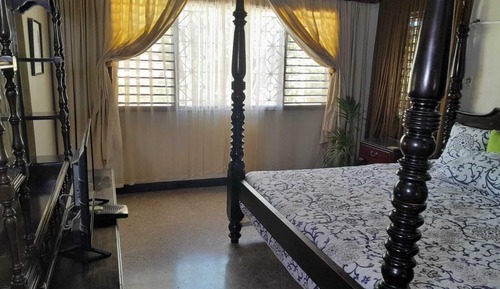 Basic Room, 1 King Bed, Pool View