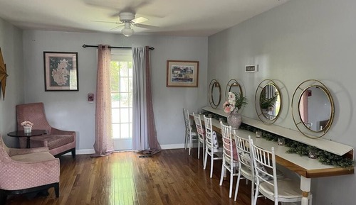Sunny Palm Room