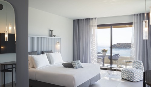 Two Bedroom Interconnecting Rooms with Private Pool - Sea View