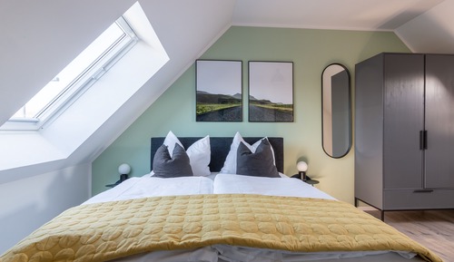 One-Bedroom Penthouse Suite with balcony