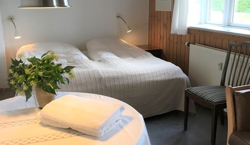 Basic Double Room, Shared Bathroom