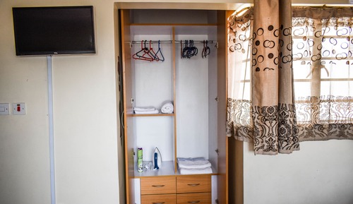 Deluxe Studio Suite (2 Twin Beds)