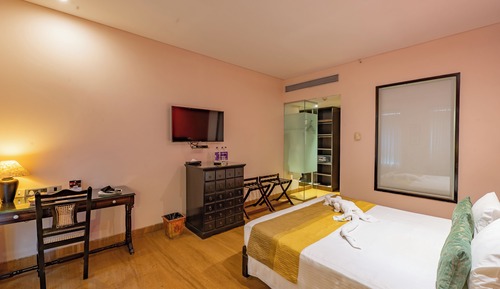Courtyard Room King Bed with Bathtub