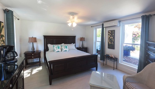 Standard Studio, 1 King Bed