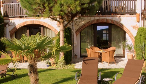 Apartment with Balcony, Garden View