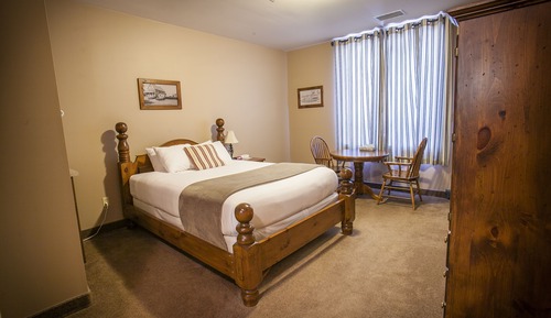 Standard Room, 1 Queen Bed