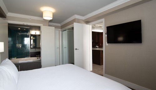 Suite, 1 King Bed, Kitchen (Jacuzzi)