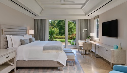 Grand Room, 1 King Bed, Non Smoking, Garden View (Corner)