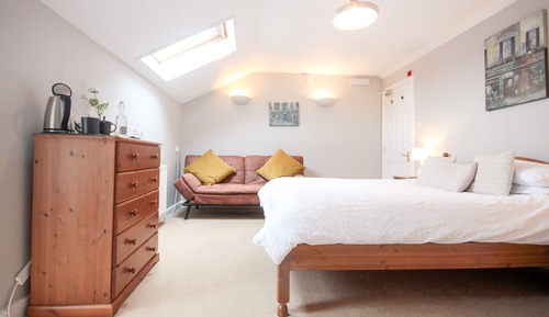 Double Room (Pound Road)