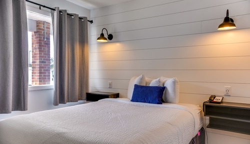 Standard Room, 1 Queen Bed