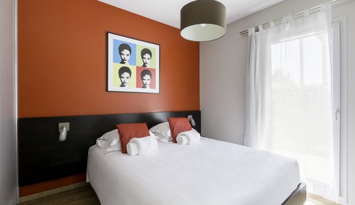 Executive Room, 1 Queen Bed with Sofa bed, Kitchenette (with Sofabed)