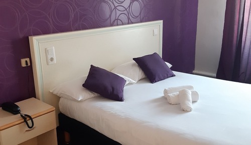Standard Double Room, Street side