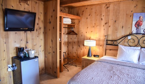 Romantic Room, 1 King Bed, Balcony, Mountain View / Upper Floor (No Pets)