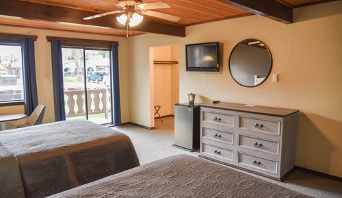 Standard Room, 2 Queen Beds, Mountain View - Ground and Upper floor (No Pets)