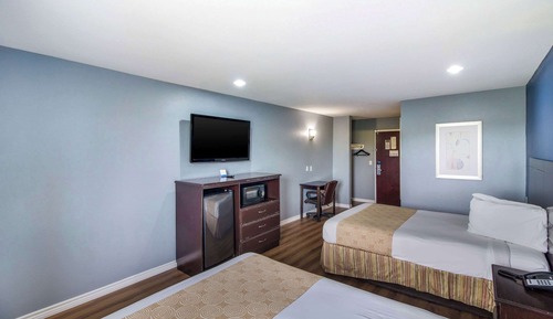 Standard Room, 2 Queen Beds, Smoking