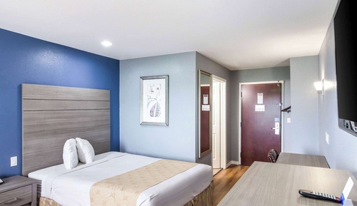 Standard Room, 2 Queen Beds, Non Smoking
