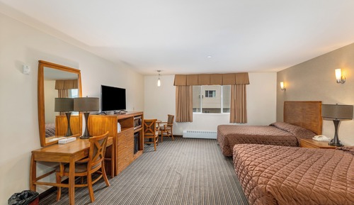 Deluxe Double Room, 2 Queen Beds, Non Smoking, Jetted Tub