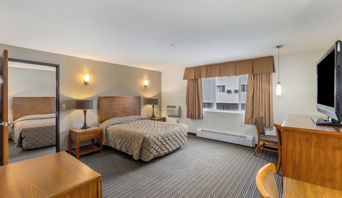 Deluxe Suite, 2 Queen Beds, Air conditioning
