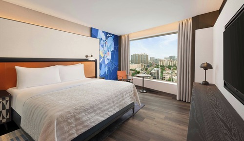 Signature Suite, 1 King Bed, City View