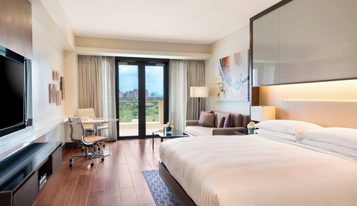 Executive Room, 1 King Bed, Non Smoking, Balcony