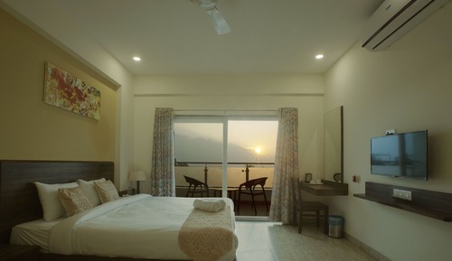 Suite, Balcony
