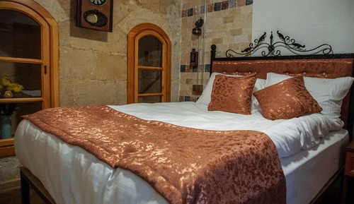 Double Room (Yirik Fatma)