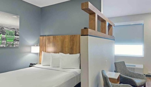 Premium Studio, 2 Queen Beds, Non Smoking, Refrigerator (Microwave)