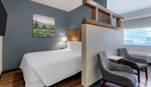 Premium Studio, 2 Queen Beds, Non Smoking, Refrigerator (Microwave)