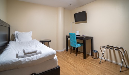 Compact Small (No windows, shared bathroom)