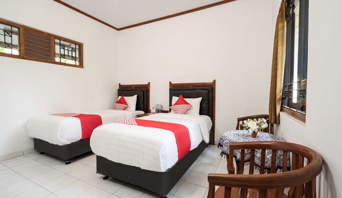 Standard Twin Room