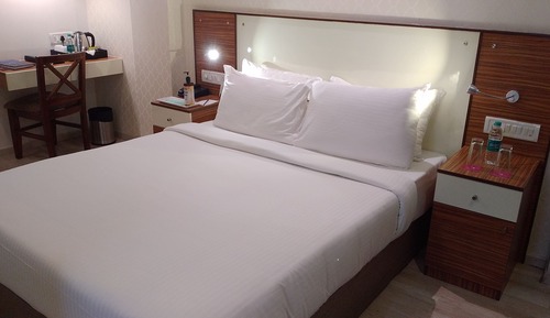 Deluxe Room (King Bed)