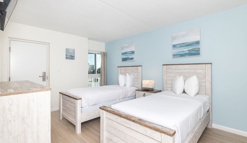 Premium Condo, 2 Bedrooms, Balcony, Bay View