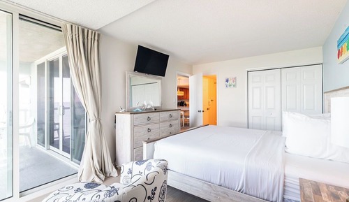 Premium Condo, 2 Bedrooms, Balcony, Bay View