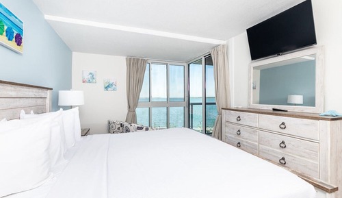 Premium Condo, 2 Bedrooms, Balcony, Bay View